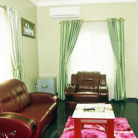 Milestone Hotel Ogombo Extérieur photo