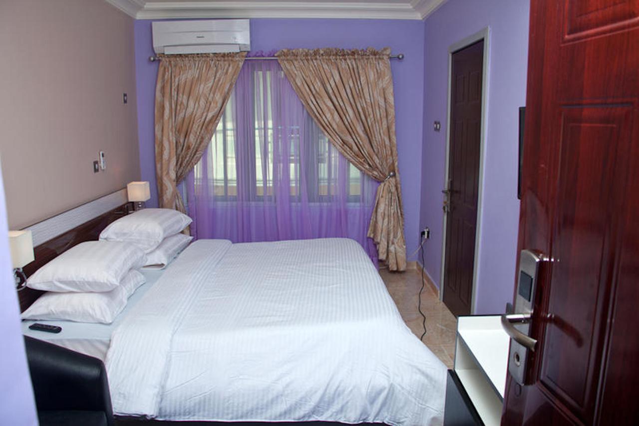 Milestone Hotel Ogombo Extérieur photo