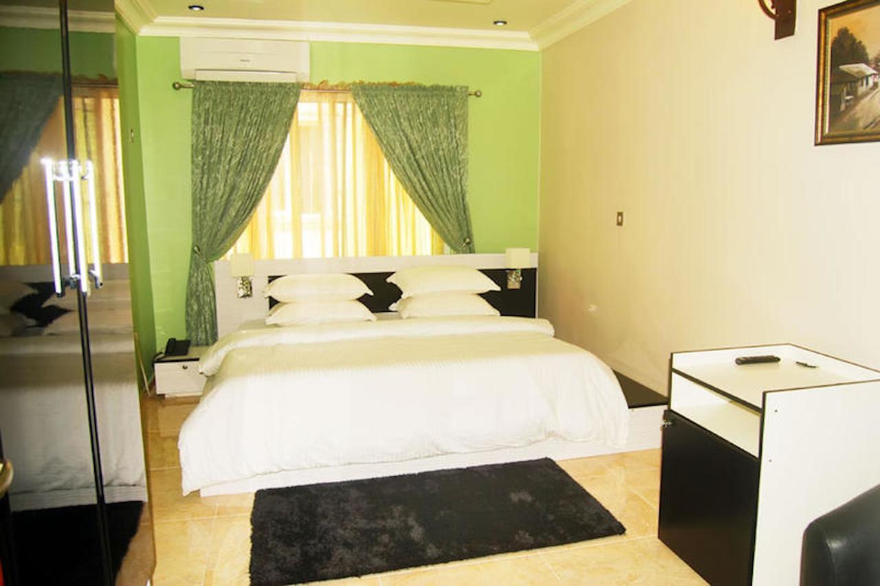 Milestone Hotel Ogombo Extérieur photo