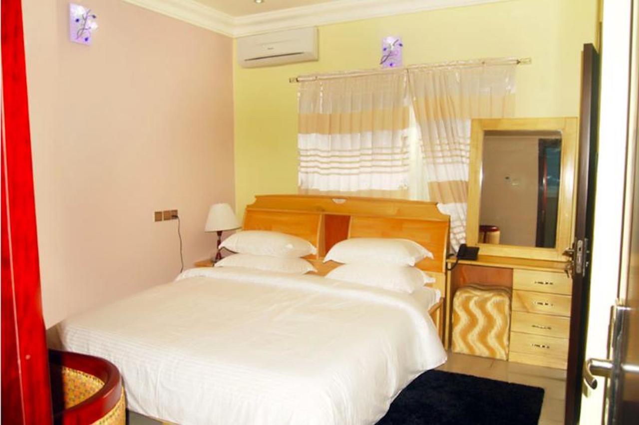 Milestone Hotel Ogombo Extérieur photo