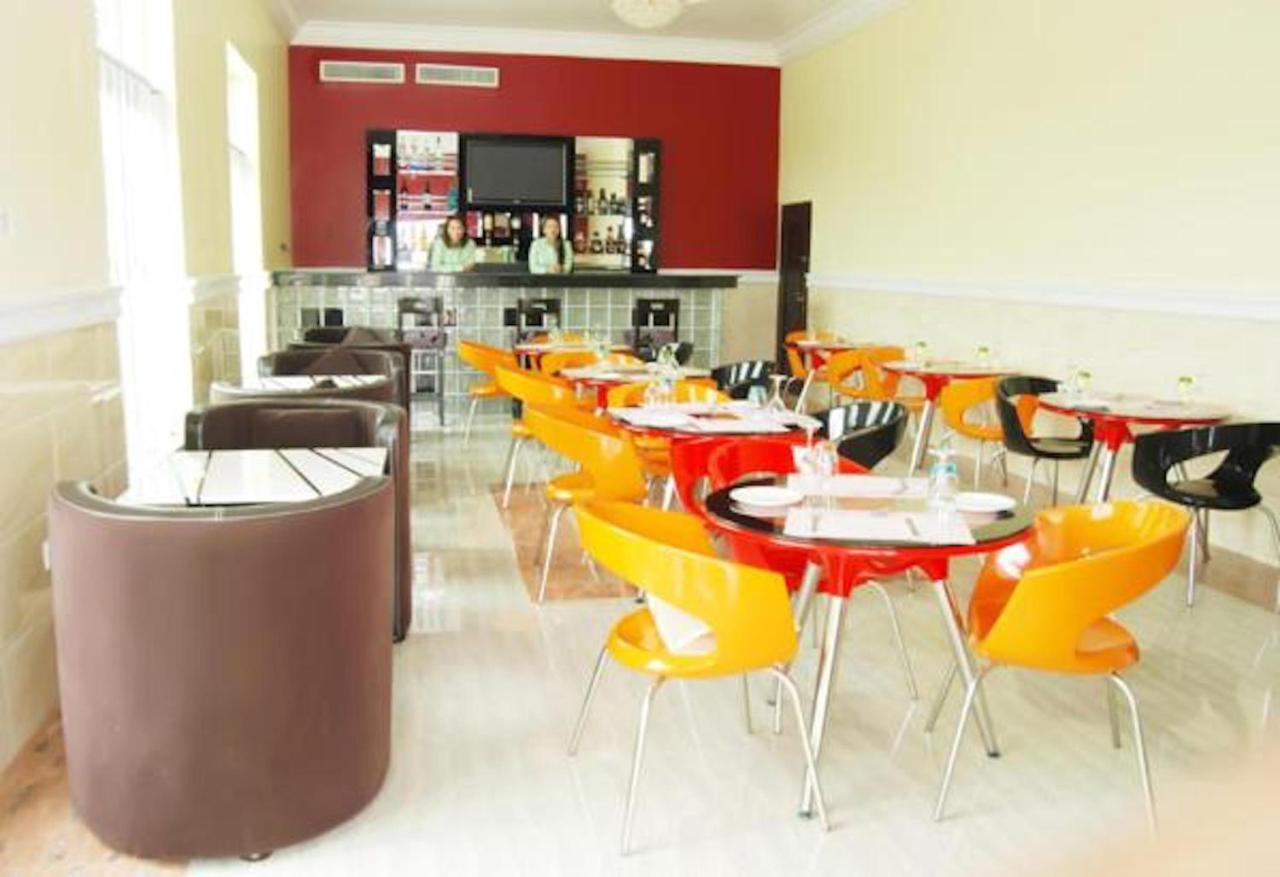 Milestone Hotel Ogombo Extérieur photo