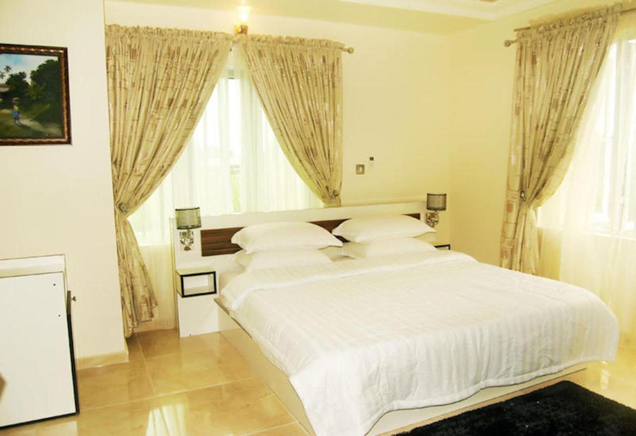 Milestone Hotel Ogombo Extérieur photo