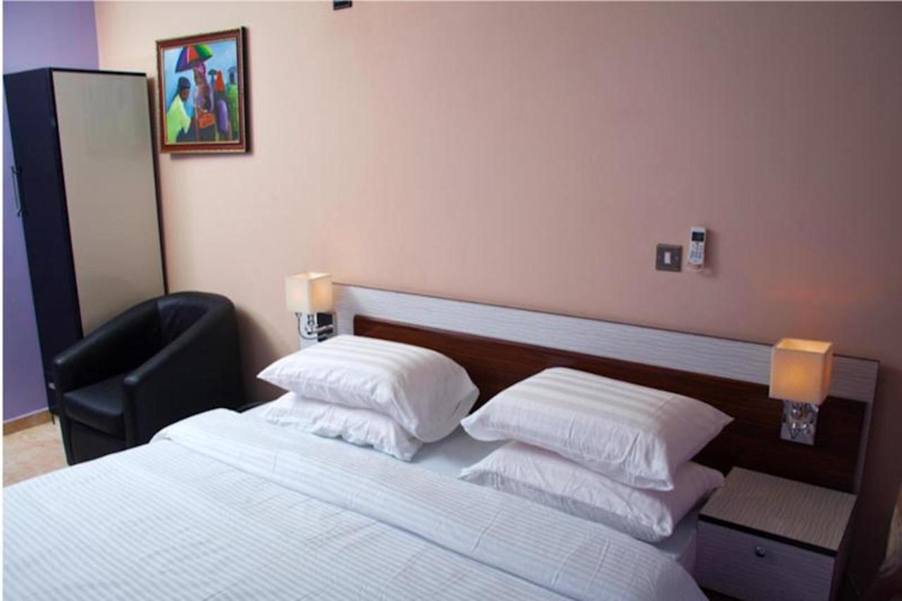 Milestone Hotel Ogombo Extérieur photo