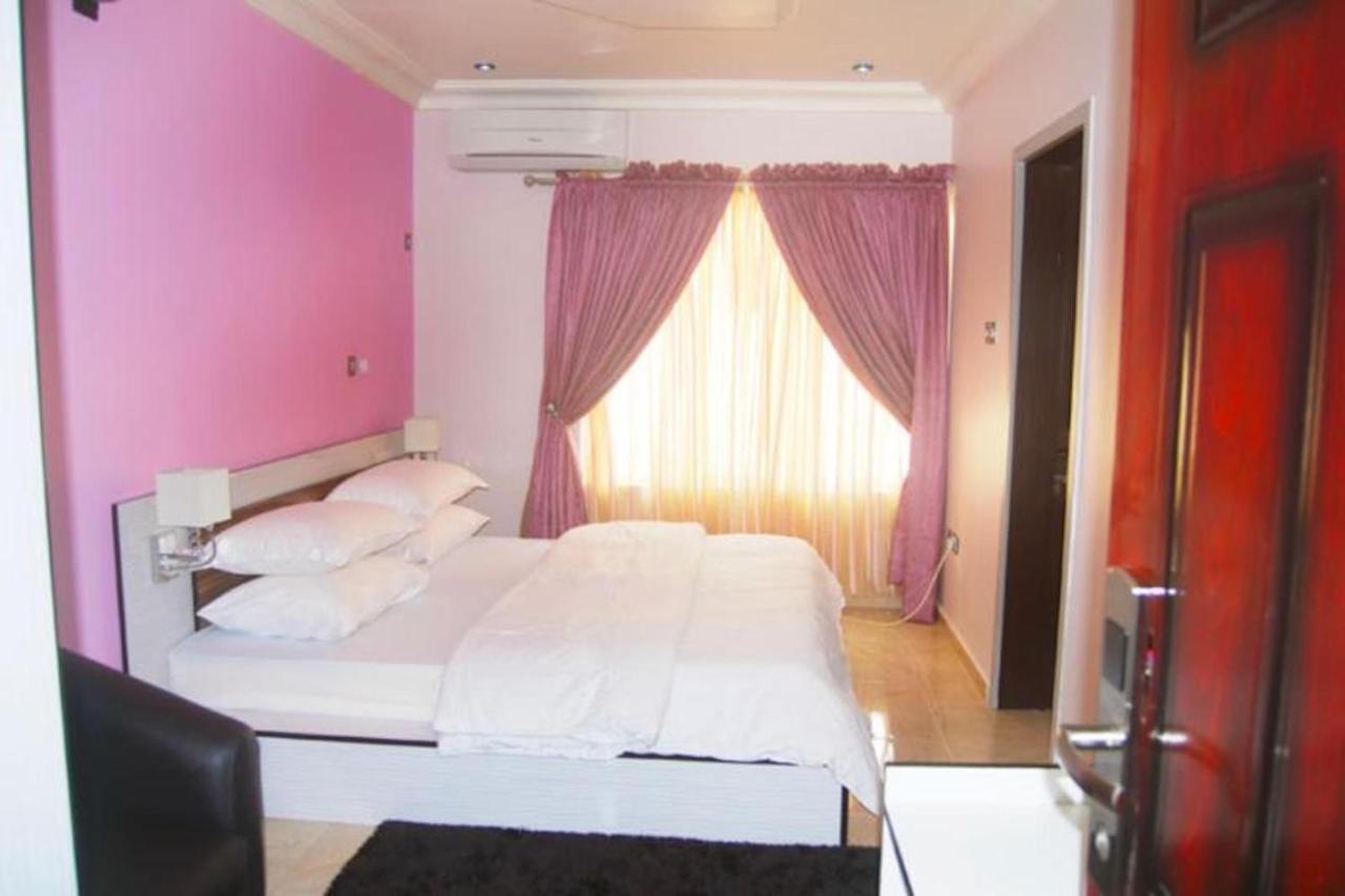 Milestone Hotel Ogombo Extérieur photo