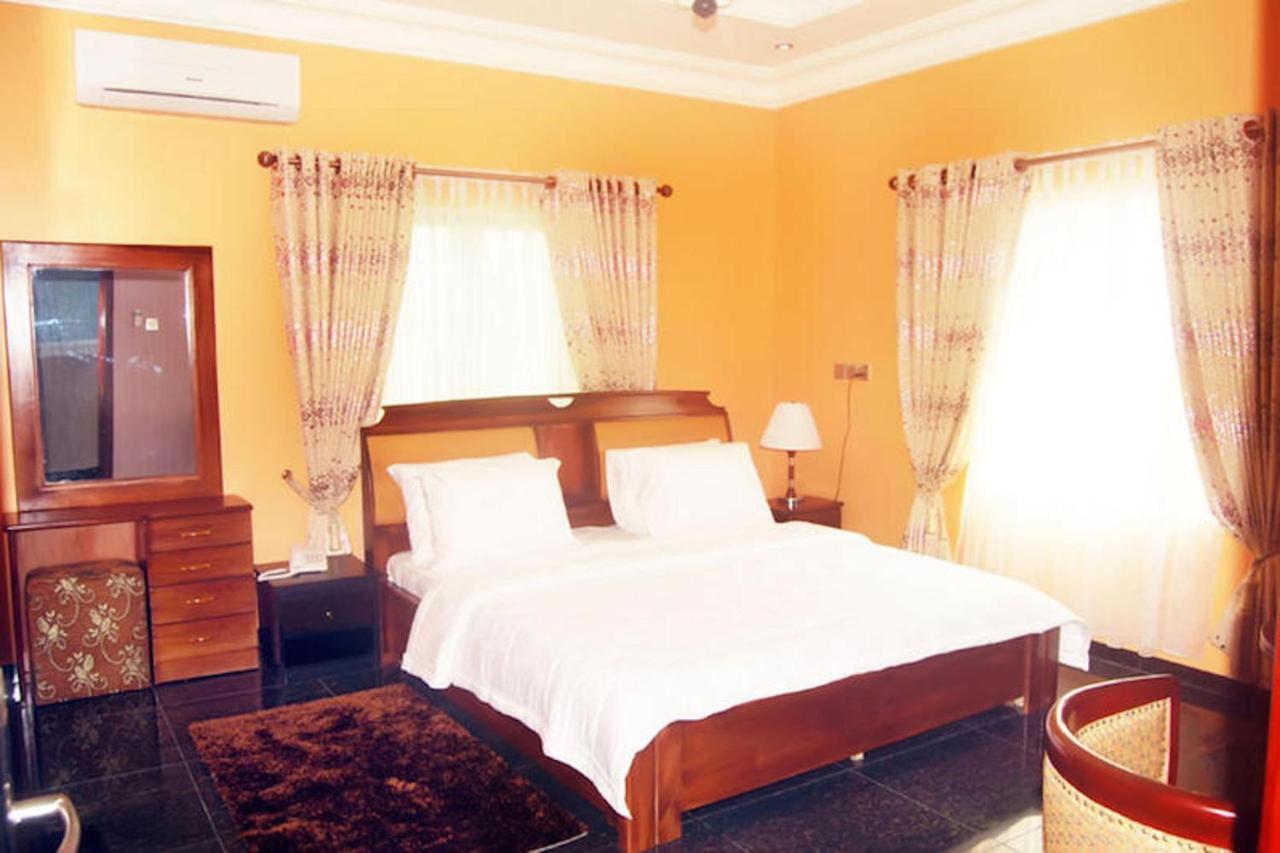 Milestone Hotel Ogombo Extérieur photo