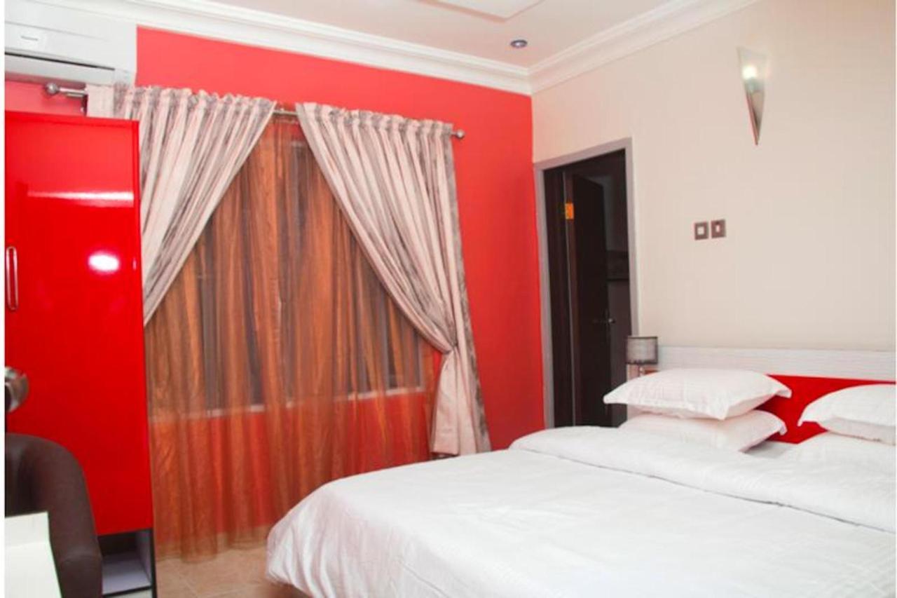 Milestone Hotel Ogombo Extérieur photo