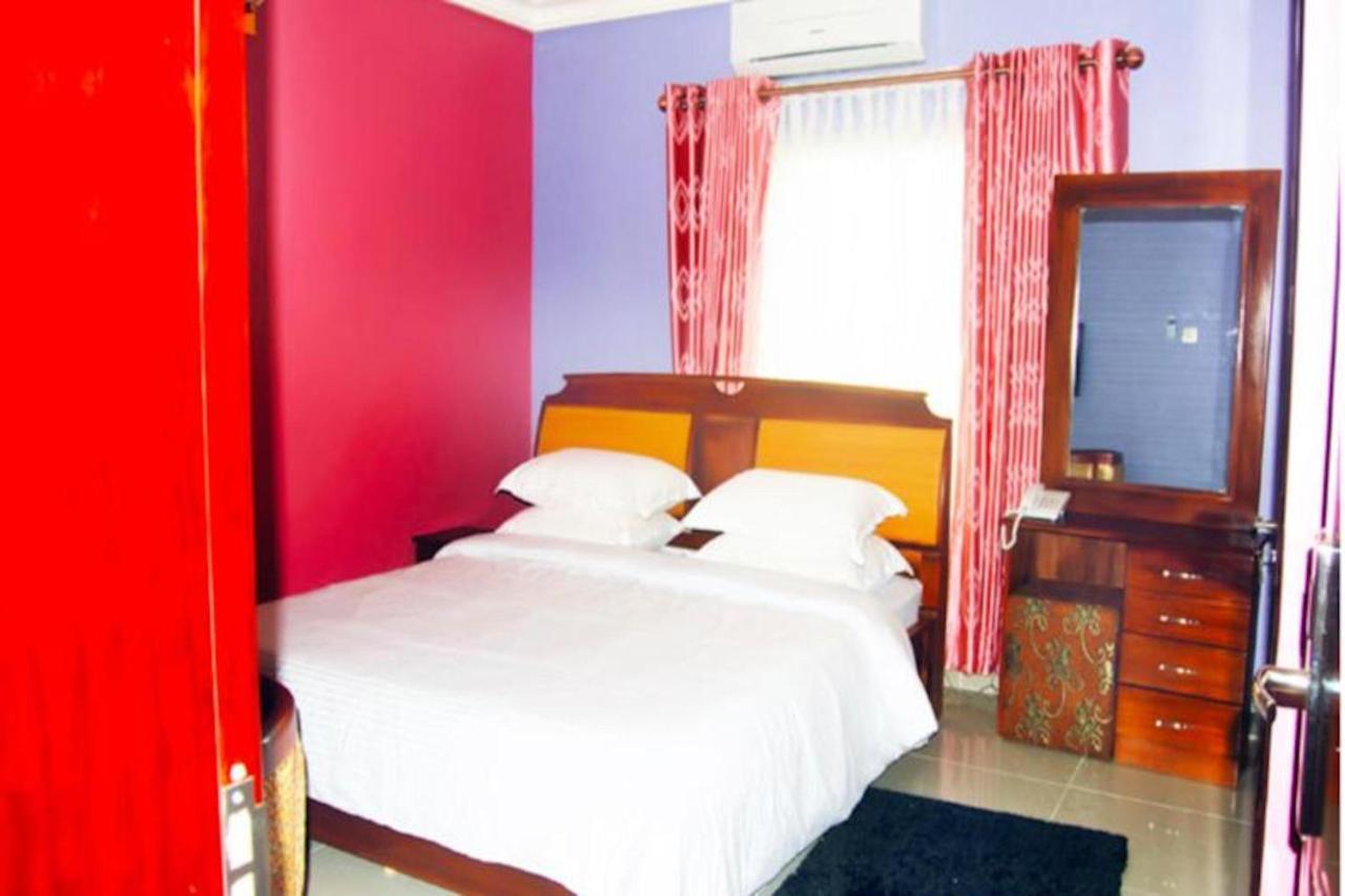 Milestone Hotel Ogombo Extérieur photo