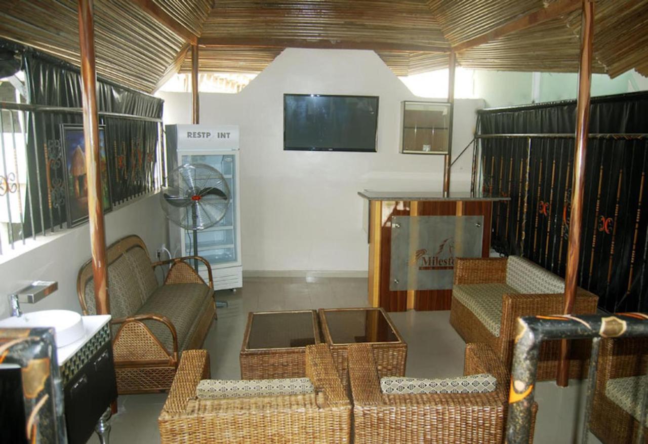 Milestone Hotel Ogombo Extérieur photo