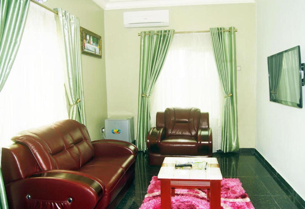 Milestone Hotel Ogombo Extérieur photo