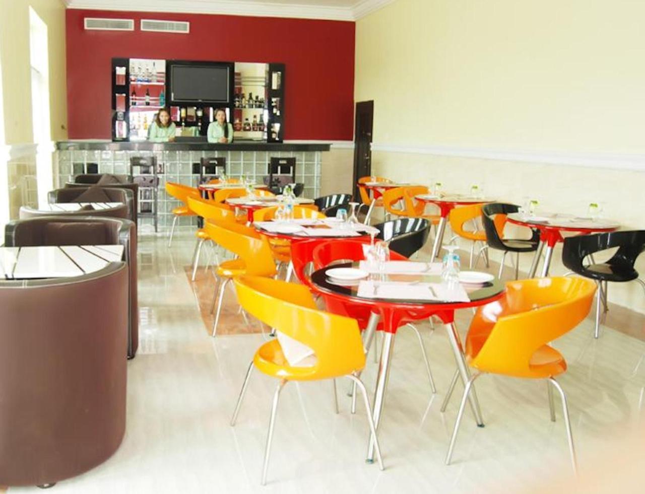 Milestone Hotel Ogombo Extérieur photo